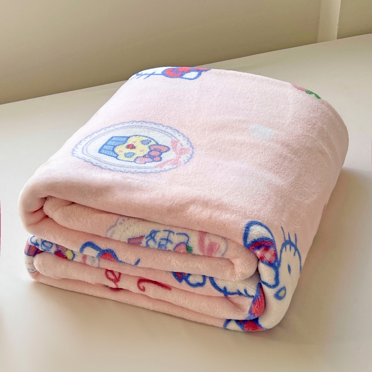 91家纺网 家纺一手货源 找家纺 （总）耀悦家纺2025新款正版授权三丽鸥高克重卡通牛奶绒毛毯多功能毯子盖毯