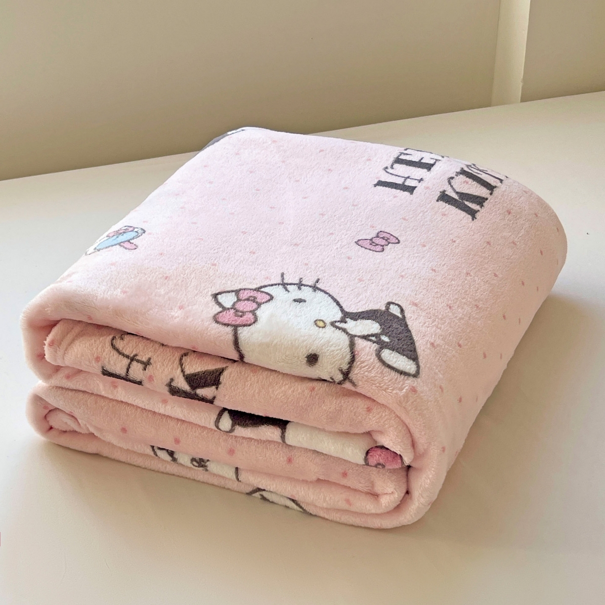91家纺网 家纺一手货源 找家纺 （总）耀悦家纺2025新款正版授权三丽鸥高克重卡通牛奶绒毛毯多功能毯子盖毯
