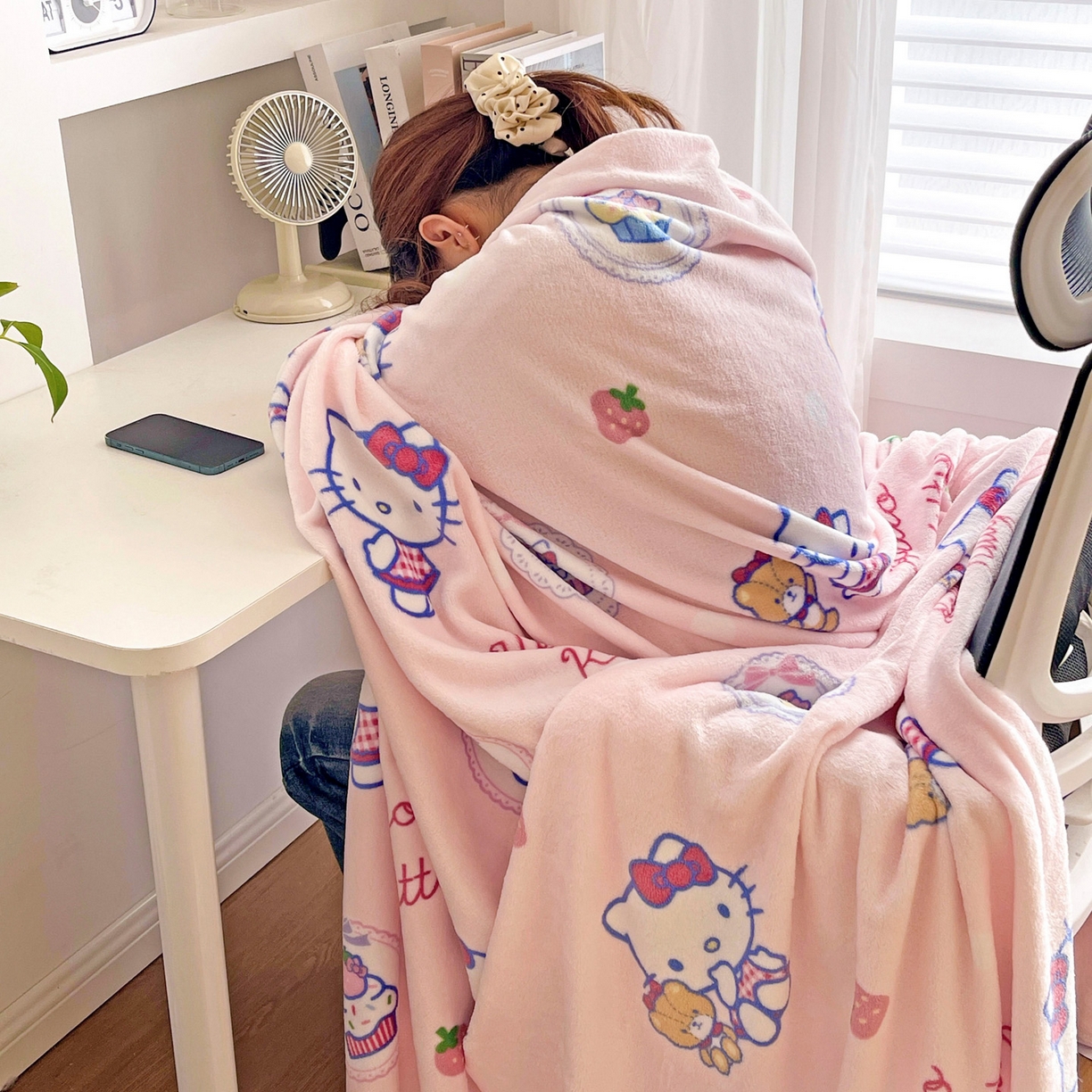 91家纺网 家纺一手货源 找家纺 耀悦家纺2025新款正版授权三丽鸥高克重卡通牛奶绒毛毯多功能毯子盖毯 kt和熊