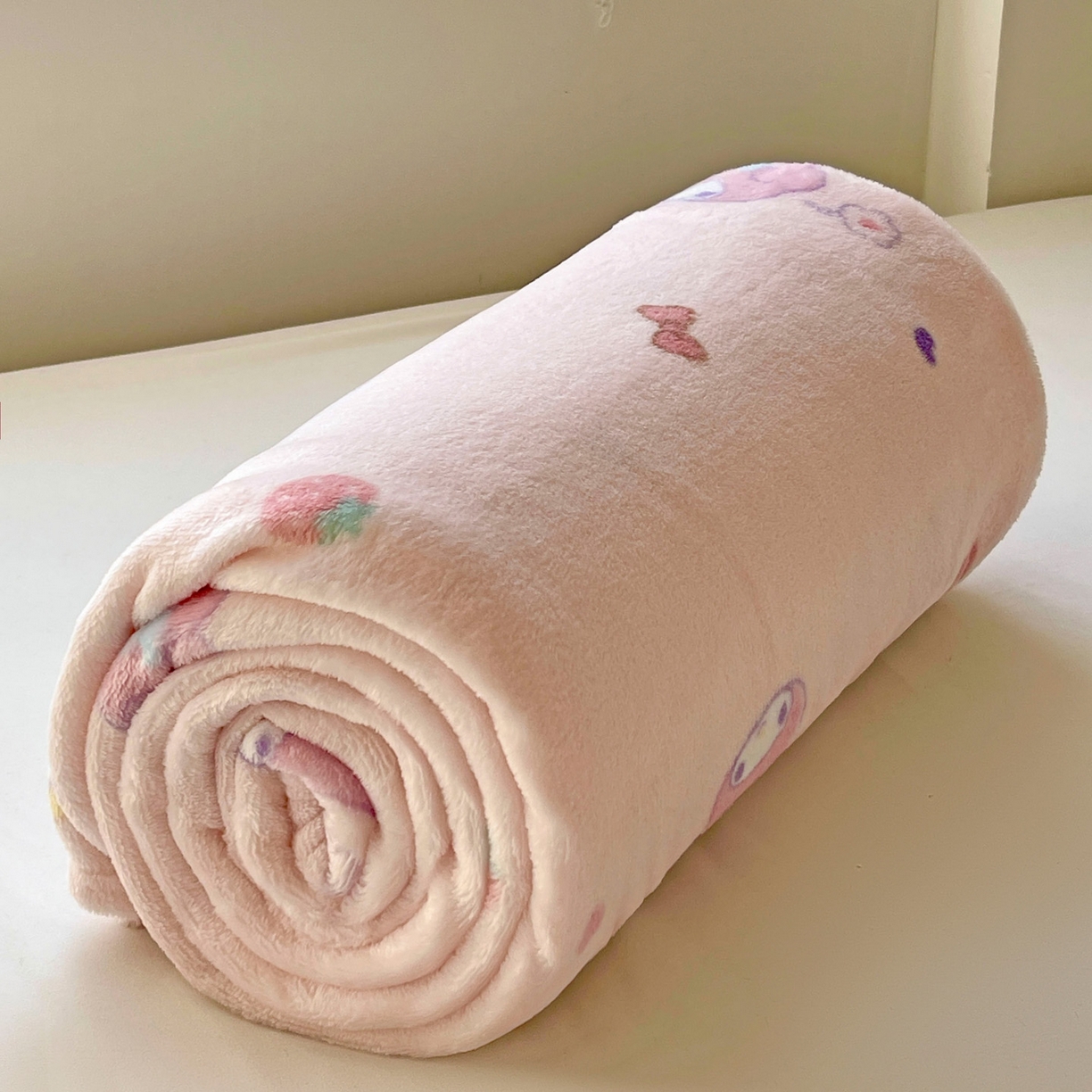 91家纺网 家纺一手货源 找家纺 耀悦家纺2025新款正版授权三丽鸥高克重卡通牛奶绒毛毯多功能毯子盖毯 可可美乐蒂