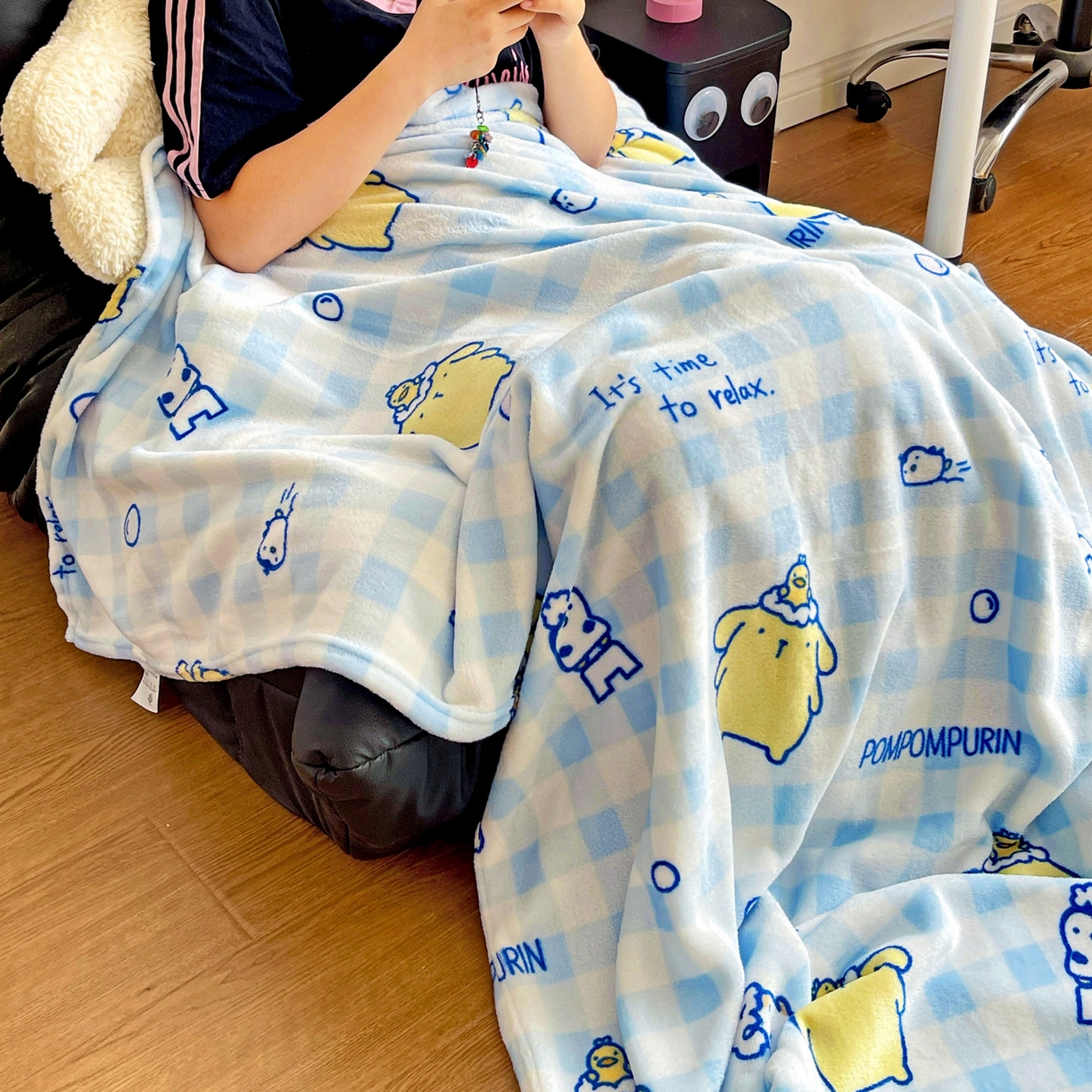 91家纺网 家纺一手货源 找家纺 耀悦家纺2025新款正版授权三丽鸥高克重卡通牛奶绒毛毯多功能毯子盖毯 蓝格布丁狗