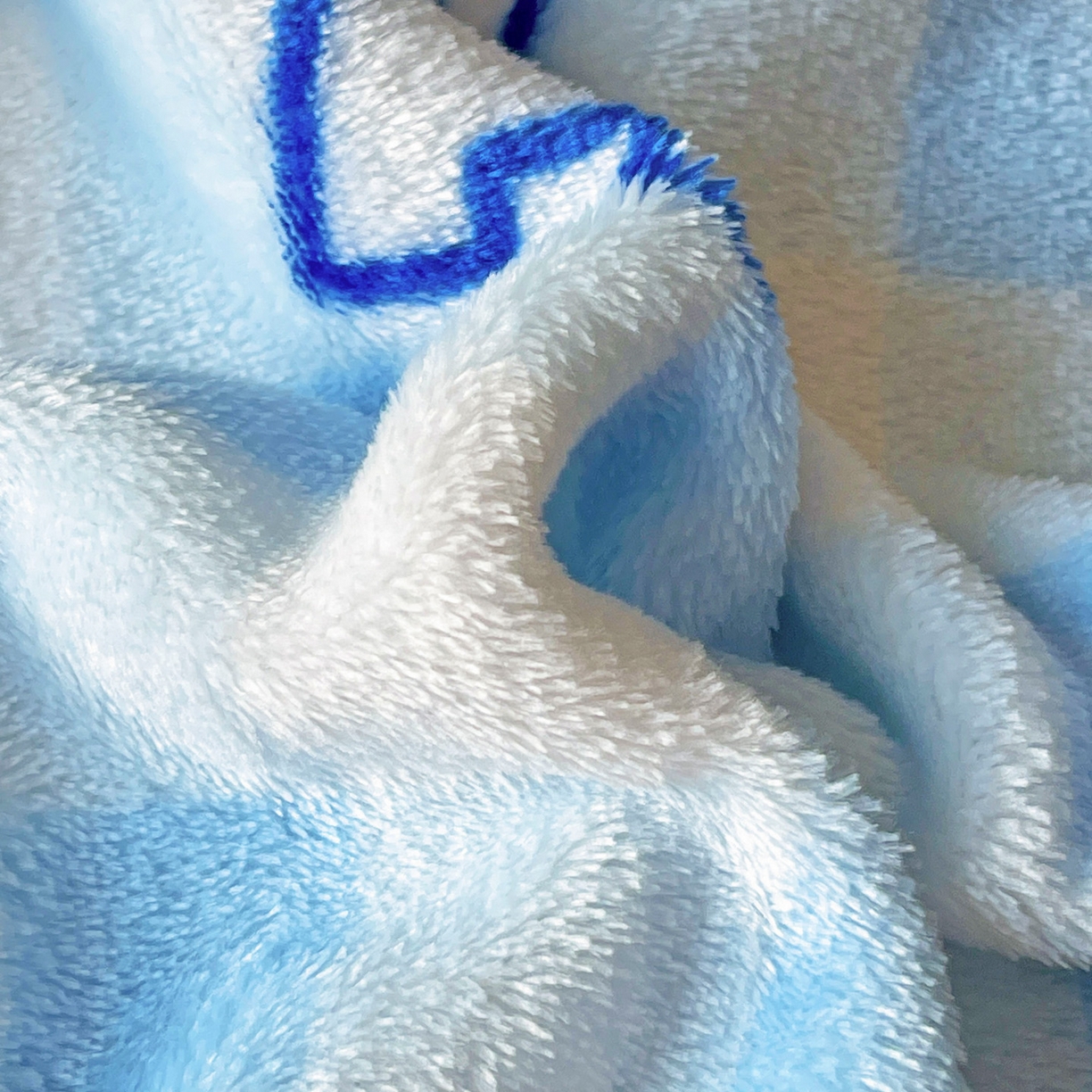 91家纺网 家纺一手货源 找家纺 耀悦家纺2025新款正版授权三丽鸥高克重卡通牛奶绒毛毯多功能毯子盖毯 蓝格布丁狗