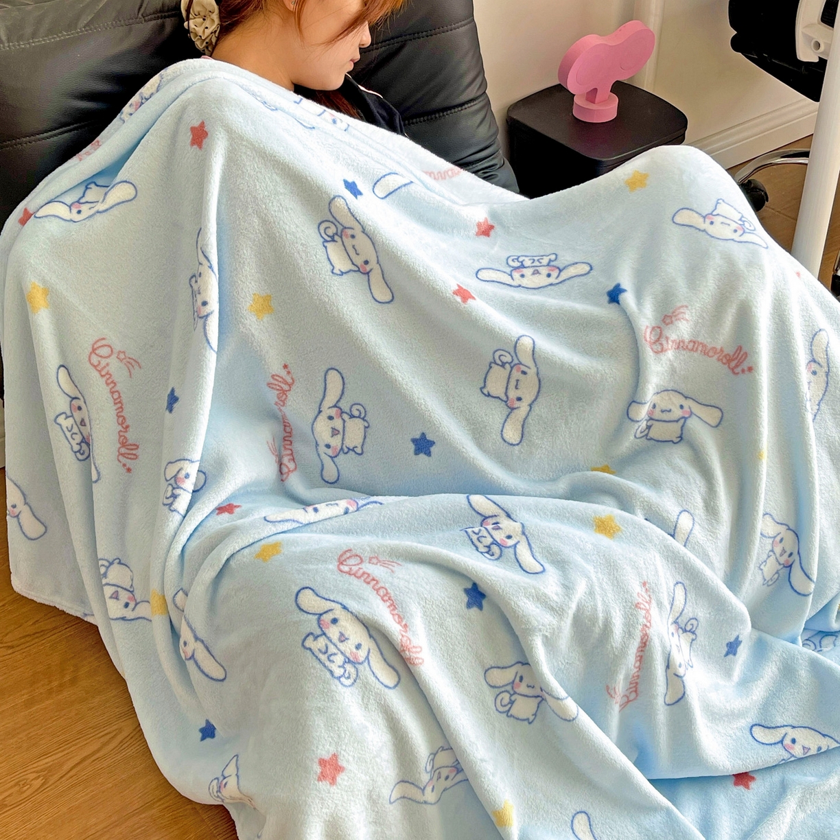 91家纺网 家纺一手货源 找家纺 耀悦家纺2025新款正版授权三丽鸥高克重卡通牛奶绒毛毯多功能毯子盖毯 星星玉桂狗