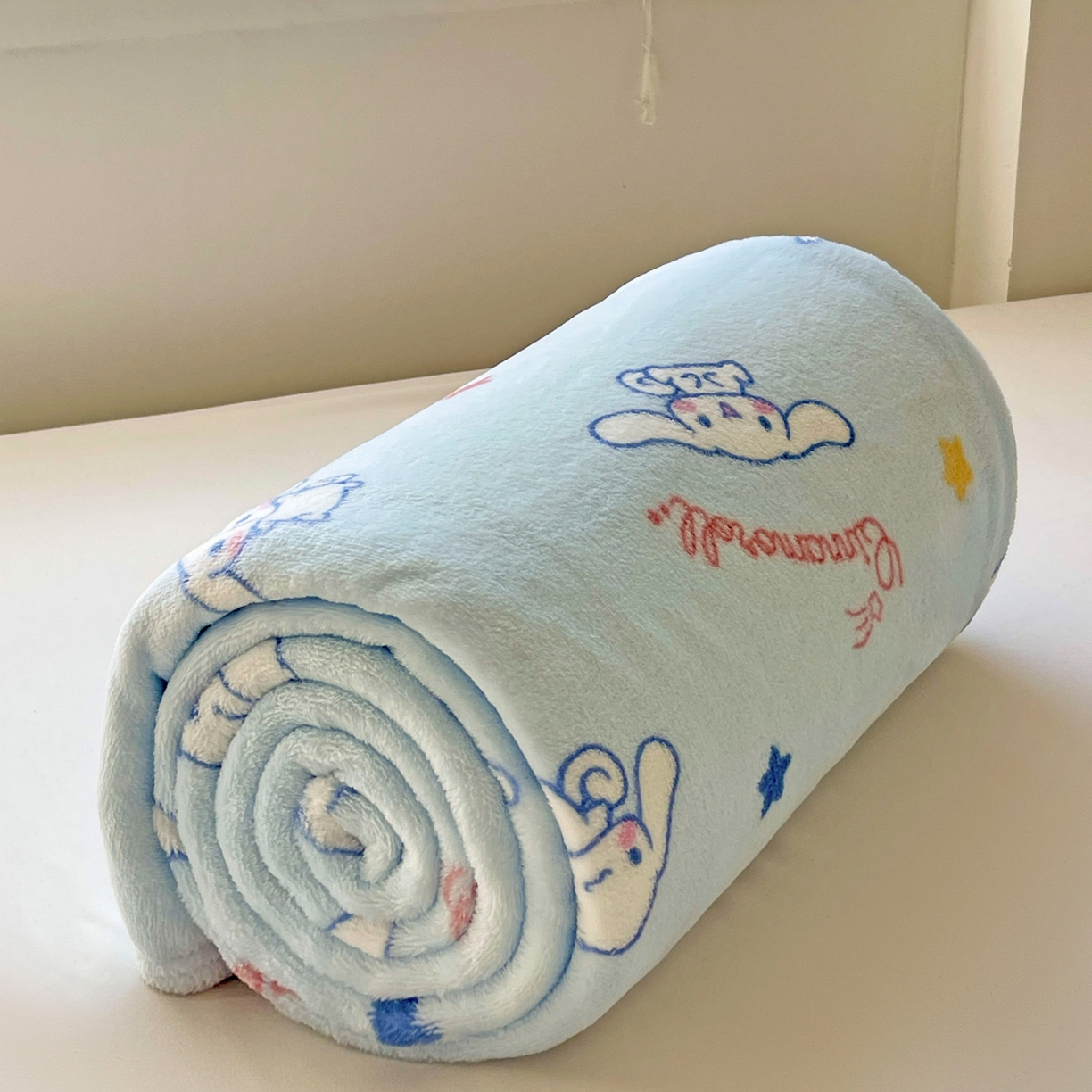 91家纺网 家纺一手货源 找家纺 耀悦家纺2025新款正版授权三丽鸥高克重卡通牛奶绒毛毯多功能毯子盖毯 星星玉桂狗
