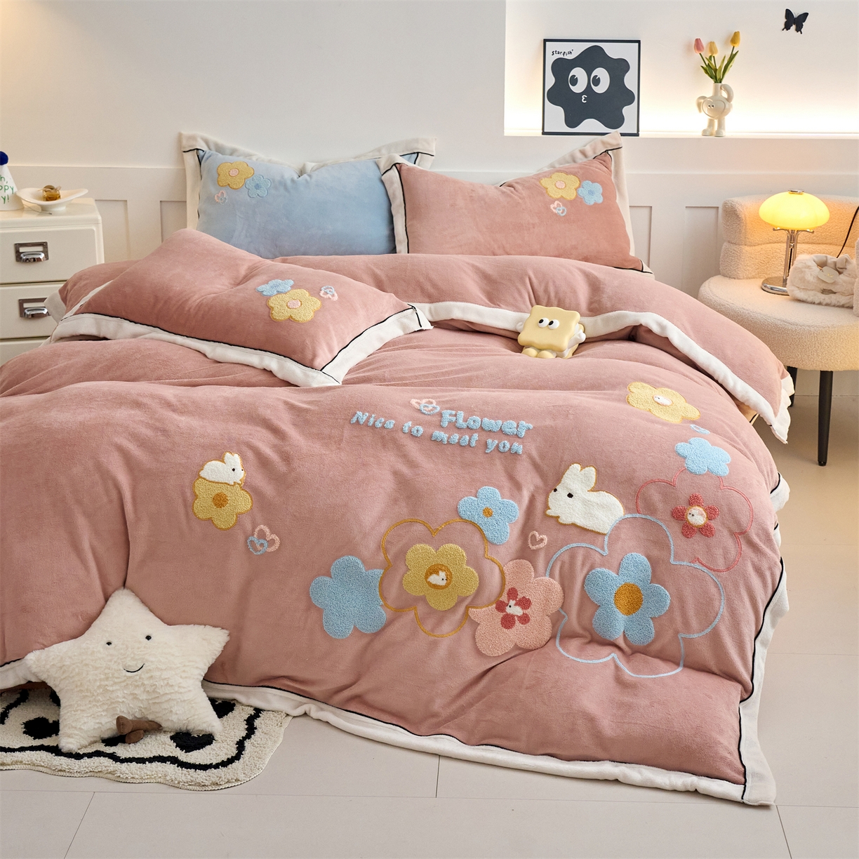 乐居家纺 2025新款宽包边毛巾绣高克重牛奶绒四件套 实重超8斤 桃花朵朵开-星柚粉