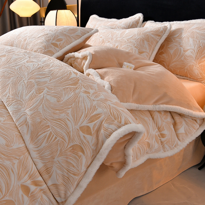 91家纺网 家纺一手货源 找家纺 （总）斯尔顿 2025新款高克重标准8.5斤雕花牛奶绒四件套兔毛绒包边法莱绒珊瑚绒