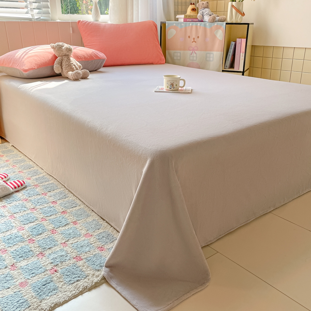 91家纺网 家纺一手货源 找家纺 仔仔熊 2025新款牛奶绒单床单床单单件 灰