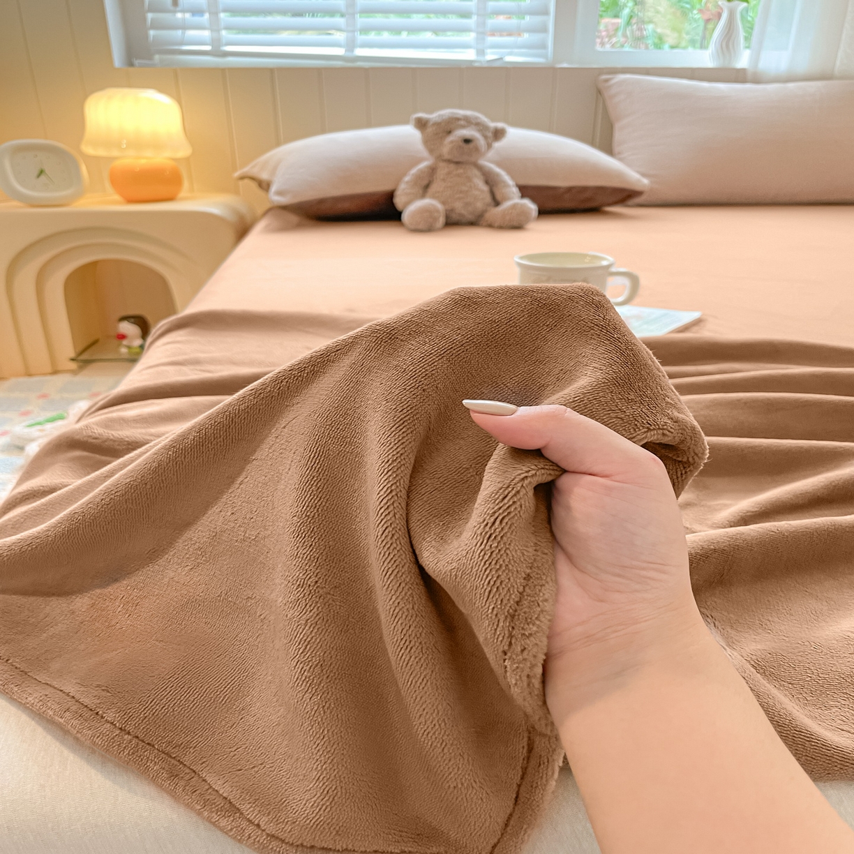 91家纺网 家纺一手货源 找家纺 仔仔熊 2025新款牛奶绒单床单床单单件 咖