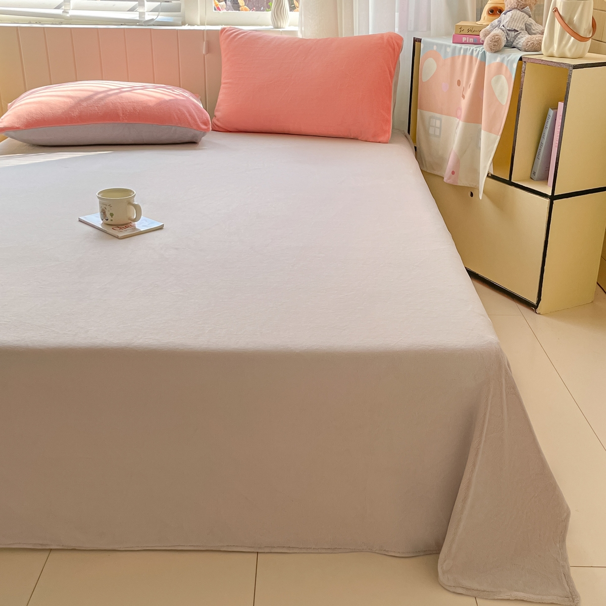 91家纺网 家纺一手货源 找家纺 仔仔熊 2025新款牛奶绒单床单床单单件 灰