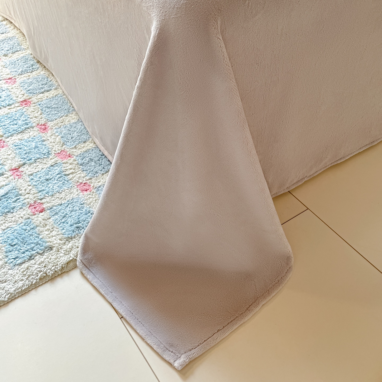 91家纺网 家纺一手货源 找家纺 仔仔熊 2025新款牛奶绒单床单床单单件 灰