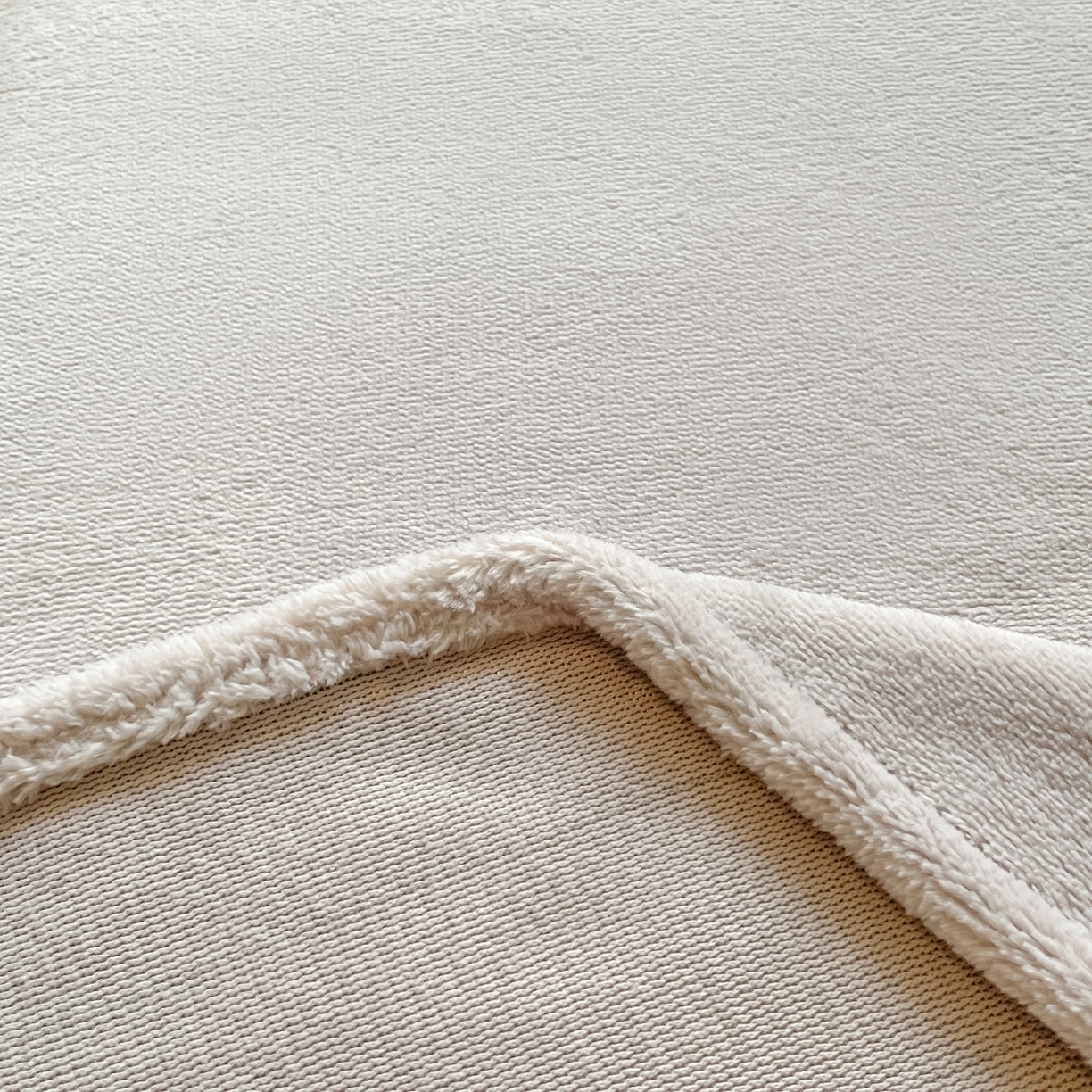 91家纺网 家纺一手货源 找家纺 仔仔熊 2025新款牛奶绒单床单床单单件 灰