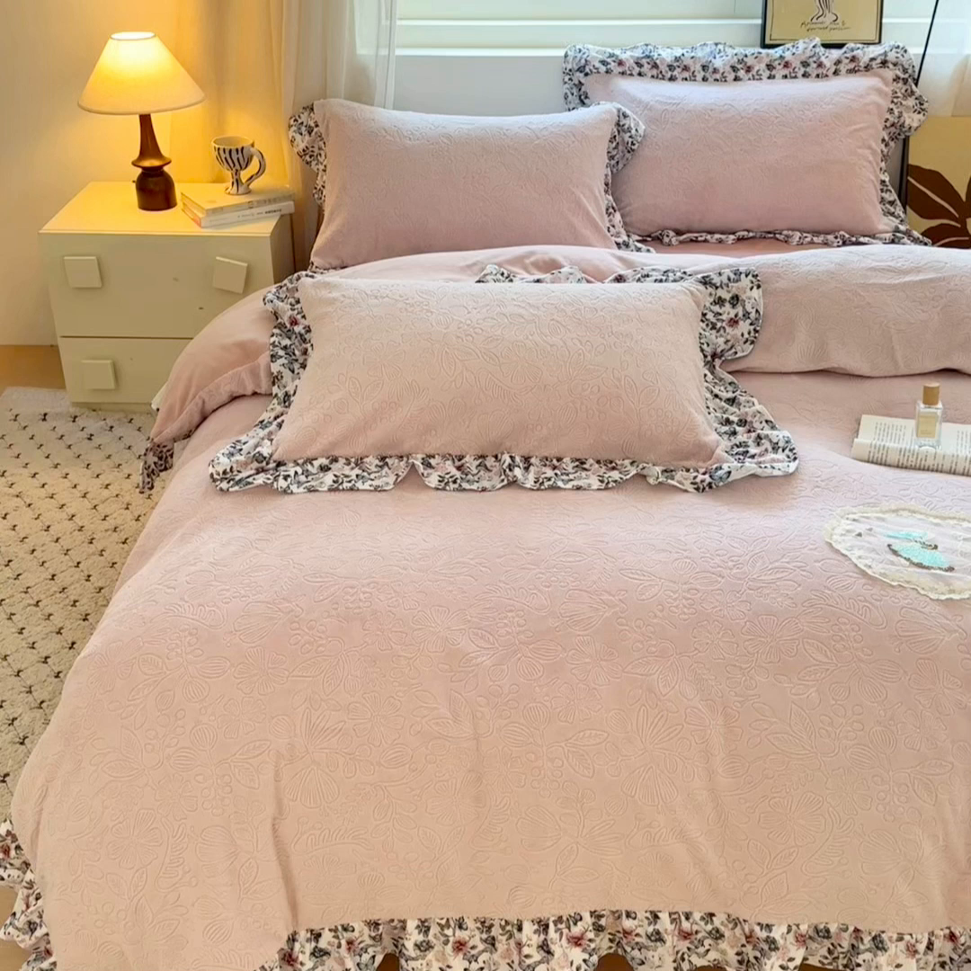 91家纺网 家纺一手货源 找家纺 （总）乐居家纺 2025新款蝴蝶花边款剪花提花牛奶绒四件套（含买家秀和质检报告）