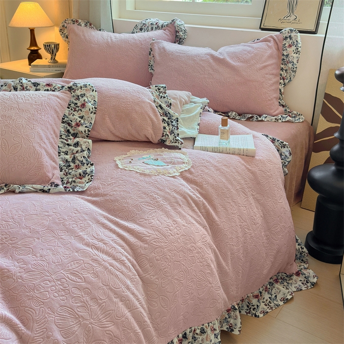 91家纺网 家纺一手货源 找家纺 （总）乐居家纺 2025新款蝴蝶花边款剪花提花牛奶绒四件套（含买家秀和质检报告）