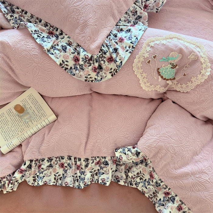 91家纺网 家纺一手货源 找家纺 （总）乐居家纺 2025新款蝴蝶花边款剪花提花牛奶绒四件套（含买家秀和质检报告）
