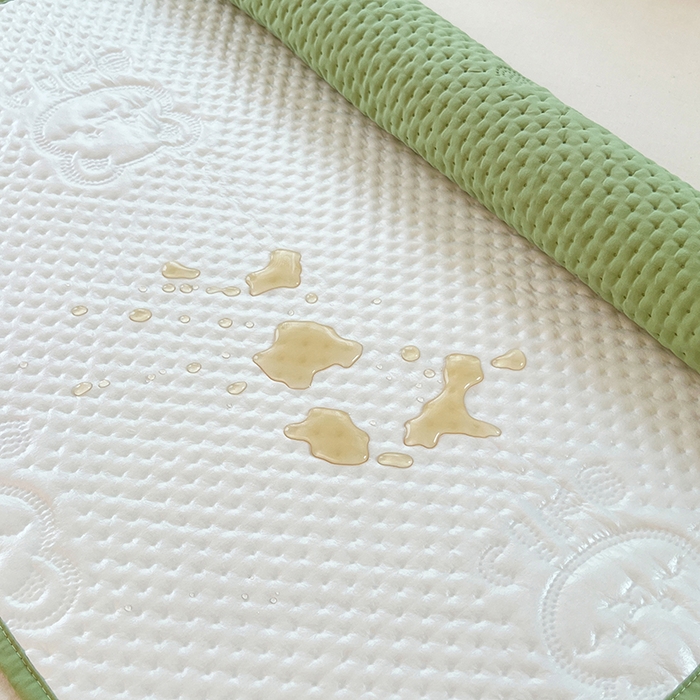 91家纺网 家纺一手货源 找家纺 三盛源 2025新款A类原棉夹棉防水隔尿床护垫 爱豆熊隔尿垫-抹茶绿