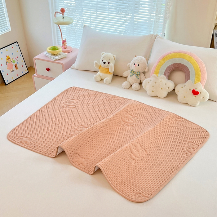 91家纺网 家纺一手货源 找家纺 三盛源 2025新款A类原棉夹棉防水隔尿床护垫 爱豆熊隔尿垫-卡其