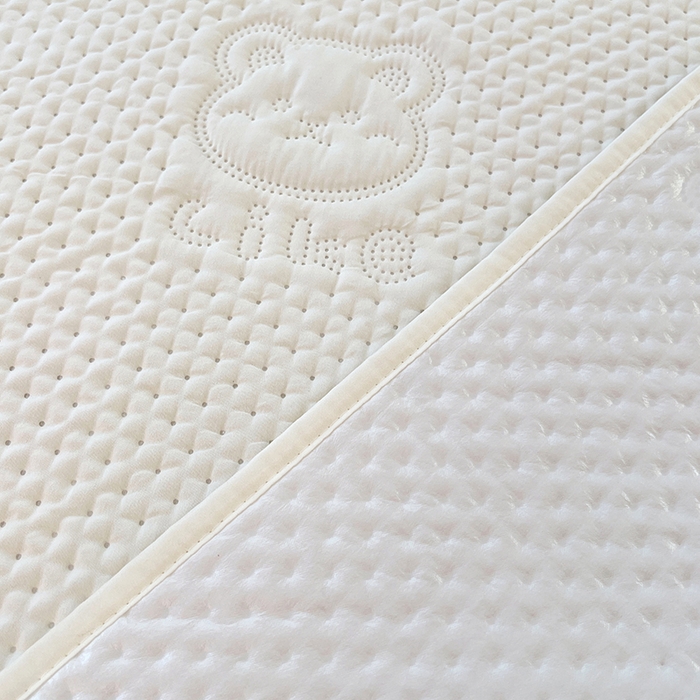 91家纺网 家纺一手货源 找家纺 三盛源 2025新款A类原棉夹棉防水隔尿床护垫 爱豆熊隔尿垫-奶昔白