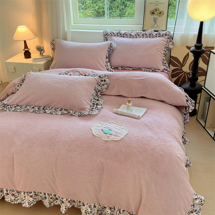 91家纺网 家纺一手货源 找家纺 （总）乐居家纺 2025新款蝴蝶花边款剪花提花牛奶绒四件套（含买家秀和质检报告）