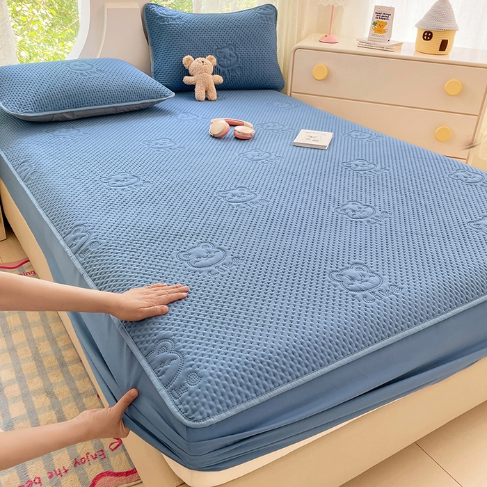 91家纺网 家纺一手货源 找家纺 （总）三盛源 2025新款A类原棉夹棉防水床笠单件隔尿防滑床单席梦思防尘罩保护套爱豆熊系列