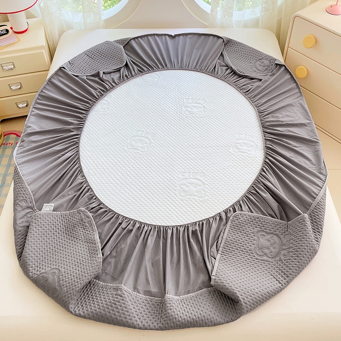 91家纺网 家纺一手货源 找家纺 三盛源 2025新款A类原棉夹棉防水床笠单件隔尿防滑床单席梦思防尘罩保护套爱豆熊系列 爱豆熊床笠-优雅灰