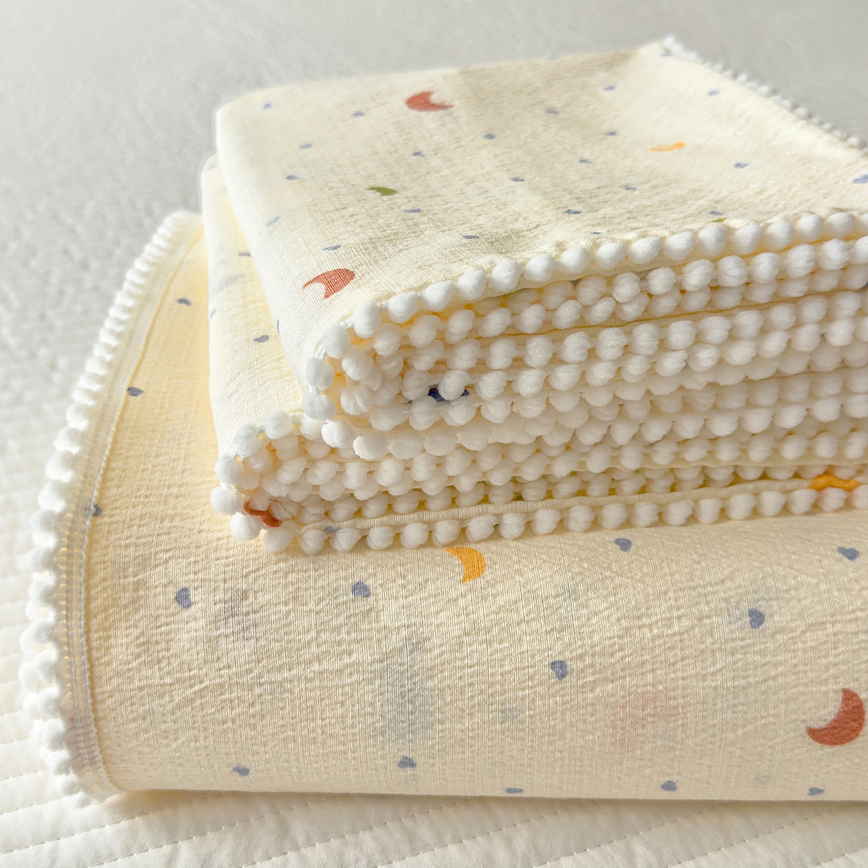 91家纺网 家纺一手货源 找家纺 三盛源 2025新款韩版碎花球球皱皱纱双层纱水洗棉单床单床单单件 星月心雨