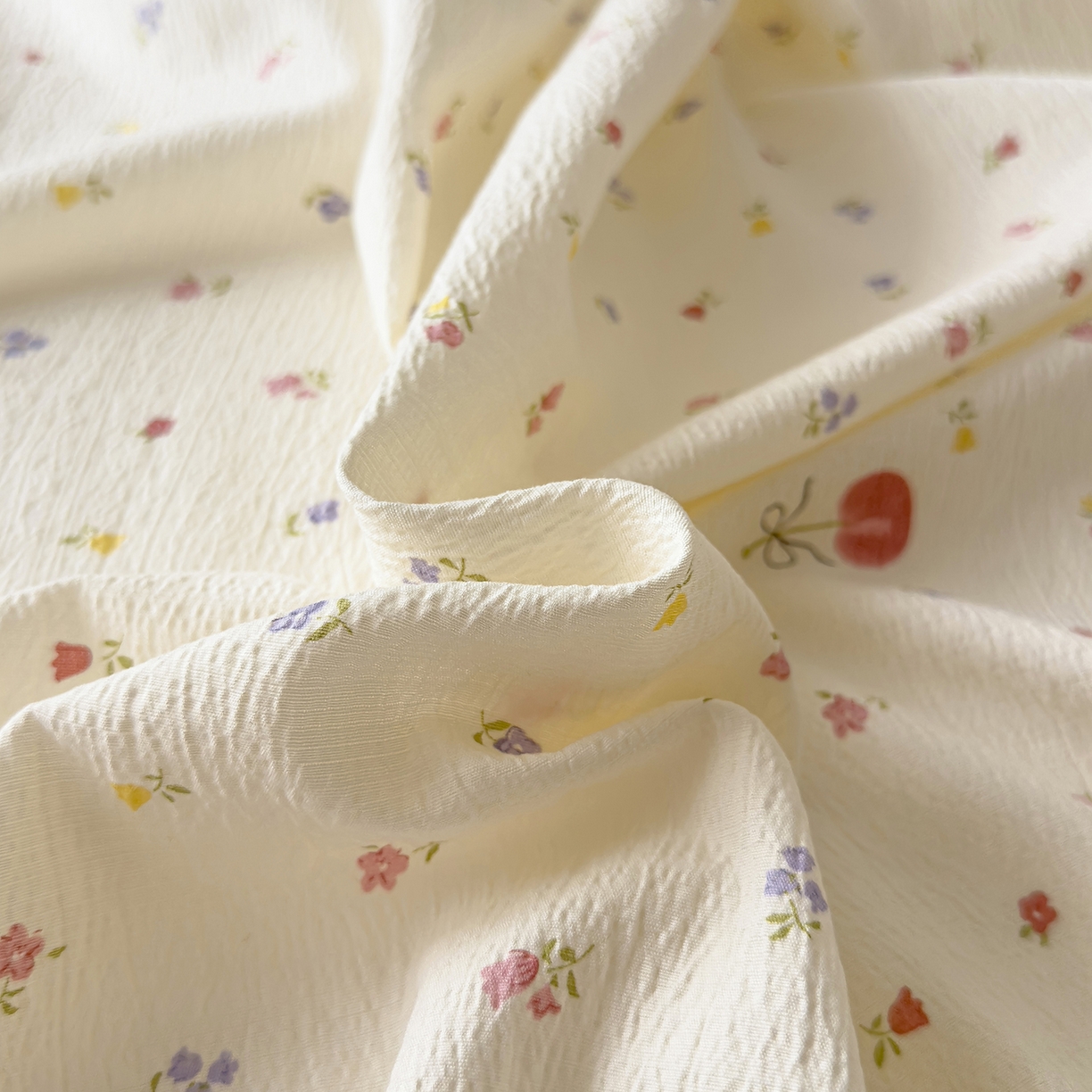 91家纺网 家纺一手货源 找家纺 三盛源 2025新款韩版碎花球球皱皱纱双层纱水洗棉单床单床单单件 樱甜小筑