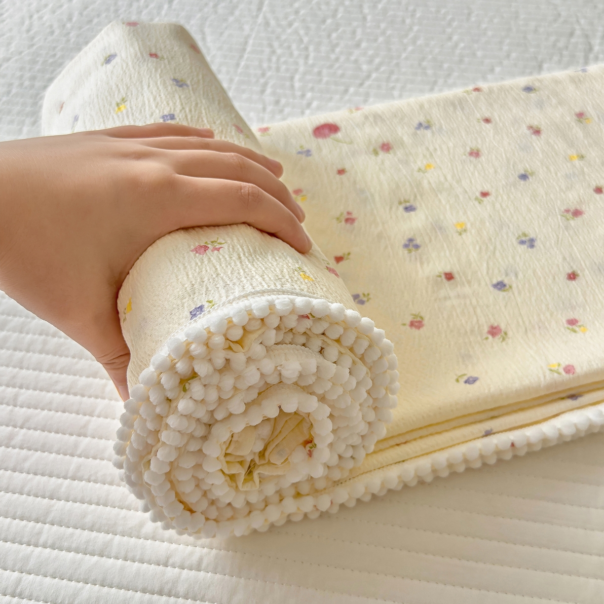 91家纺网 家纺一手货源 找家纺 三盛源 2025新款韩版碎花球球皱皱纱双层纱水洗棉单床单床单单件 樱甜小筑