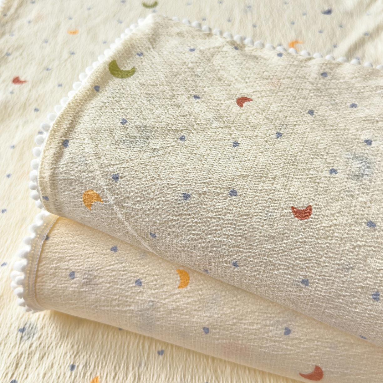 91家纺网 家纺一手货源 找家纺 三盛源 2025新款韩版碎花球球皱皱纱双层纱水洗棉单床单床单单件 星月心雨