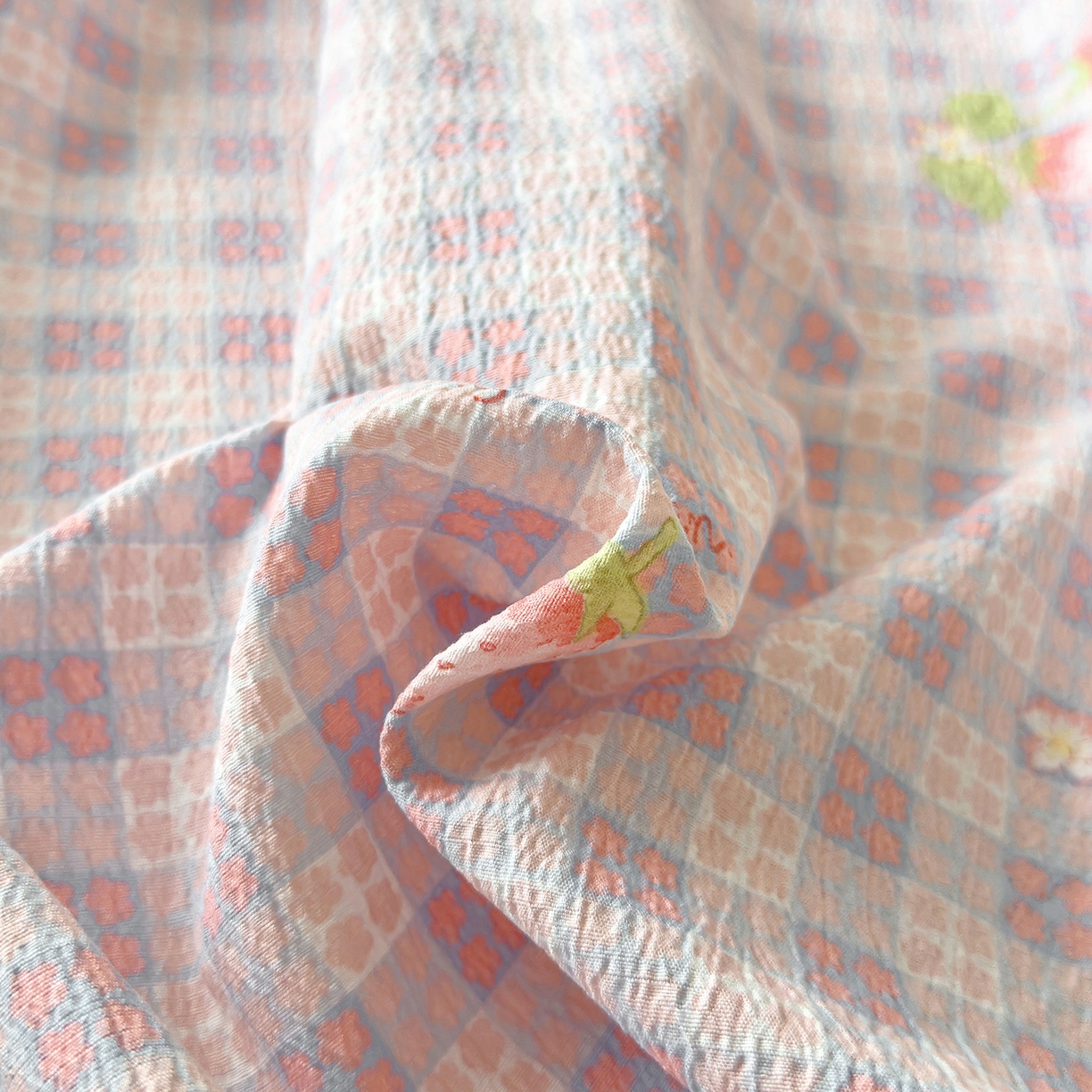 91家纺网 家纺一手货源 找家纺 三盛源 2025新款韩版碎花球球皱皱纱双层纱水洗棉单床单床单单件 樱果格韵