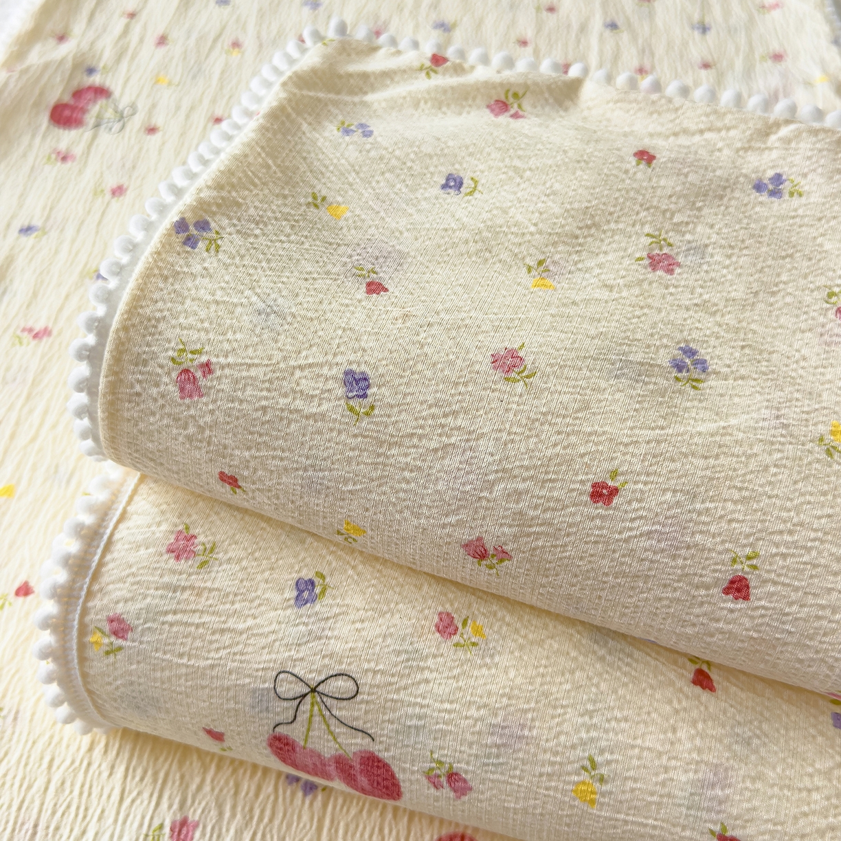 91家纺网 家纺一手货源 找家纺 三盛源 2025新款韩版碎花球球皱皱纱双层纱水洗棉单床单床单单件 樱甜小筑