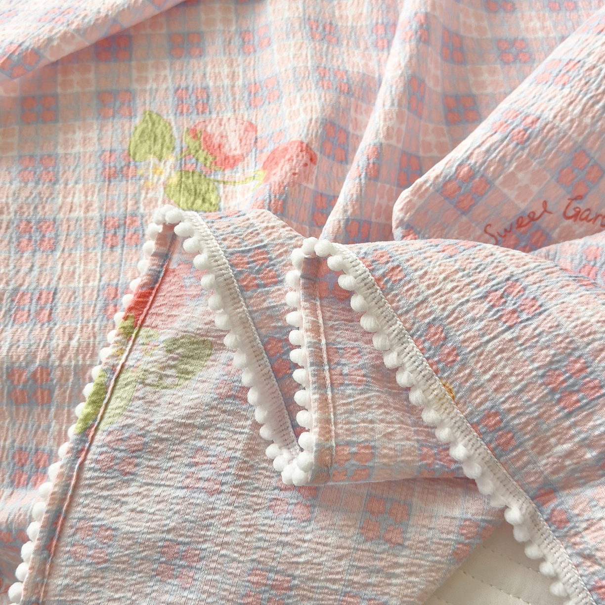 91家纺网 家纺一手货源 找家纺 三盛源 2025新款韩版碎花球球皱皱纱双层纱水洗棉单床单床单单件 樱果格韵