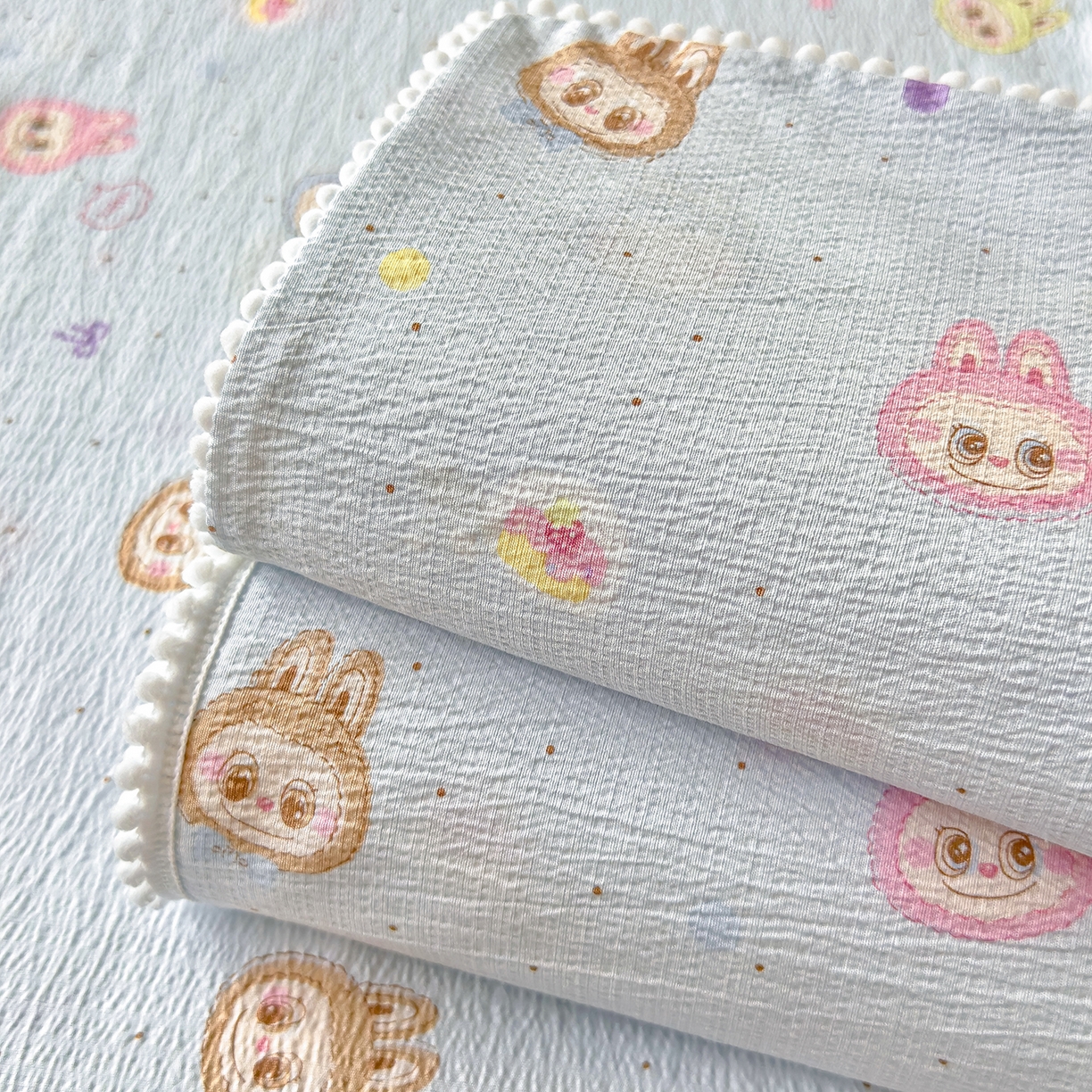 91家纺网 家纺一手货源 找家纺 三盛源 2025新款韩版碎花球球皱皱纱双层纱水洗棉单床单床单单件 浅蓝童话