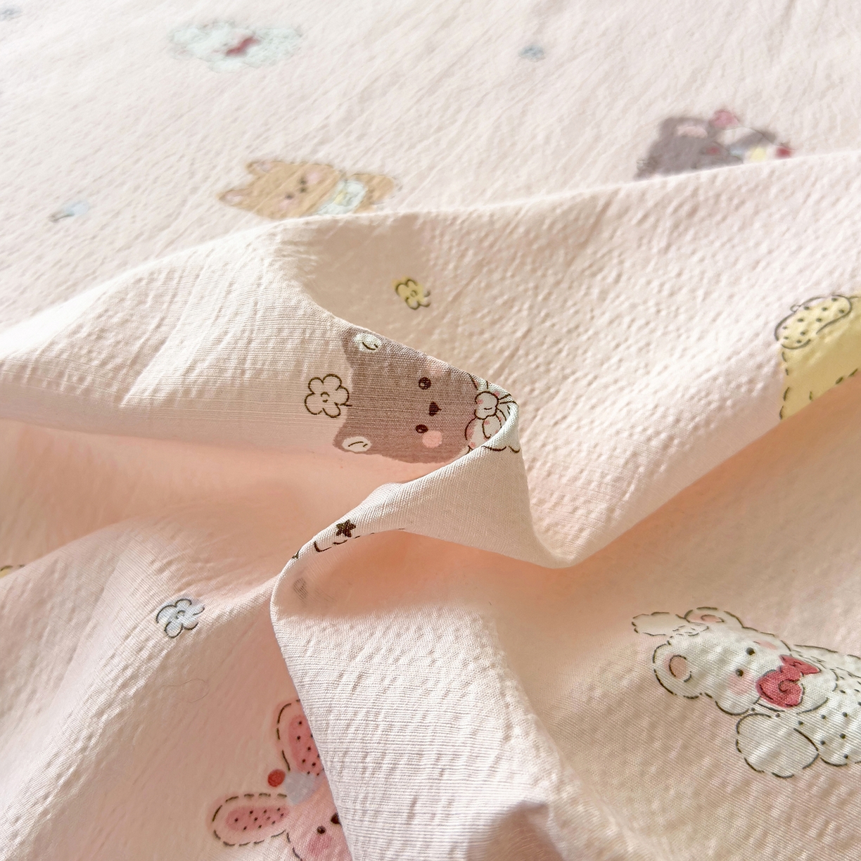 91家纺网 家纺一手货源 找家纺 三盛源 2025新款韩版碎花球球皱皱纱双层纱水洗棉单床单床单单件 奶芙动物园