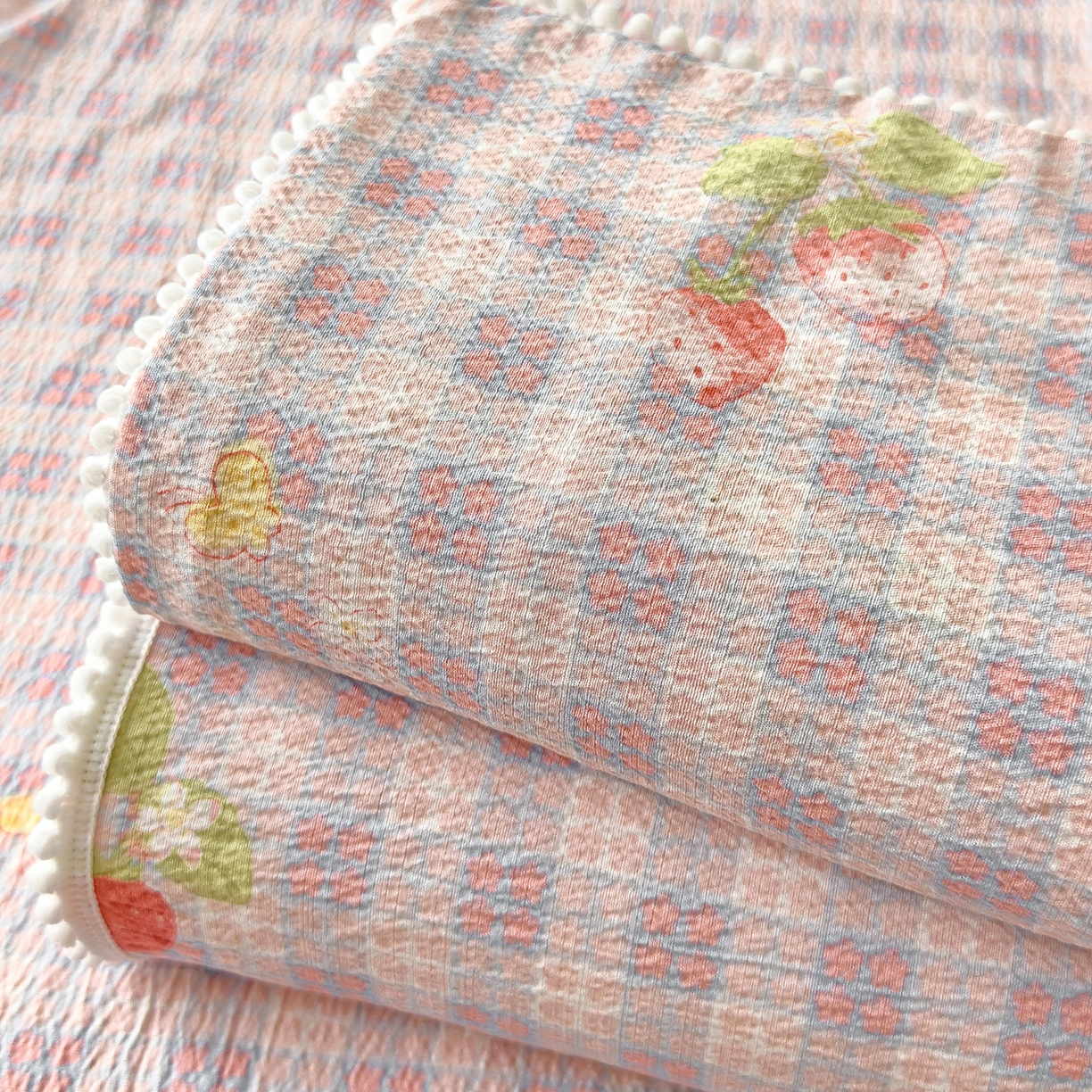 91家纺网 家纺一手货源 找家纺 三盛源 2025新款韩版碎花球球皱皱纱双层纱水洗棉单床单床单单件 樱果格韵