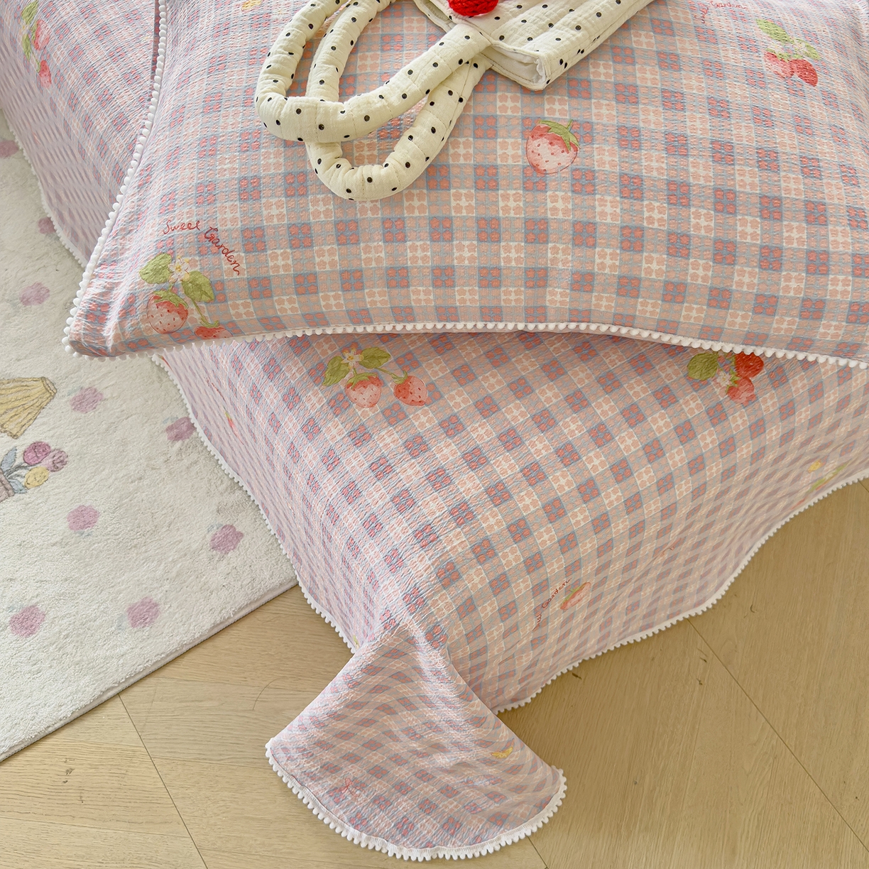 91家纺网 家纺一手货源 找家纺 三盛源 2025新款韩版碎花球球皱皱纱双层纱水洗棉单床单床单单件 樱果格韵