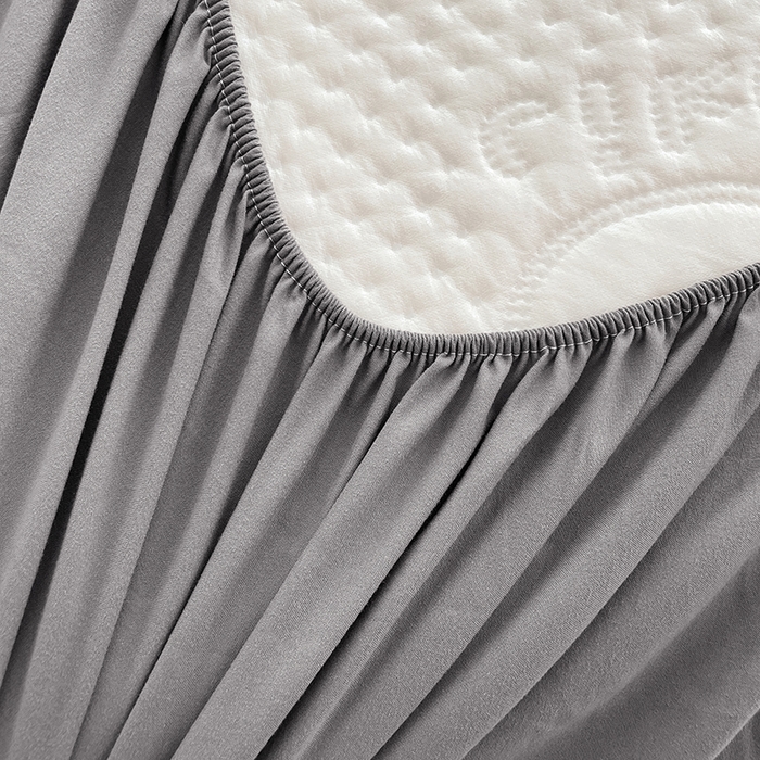 91家纺网 家纺一手货源 找家纺 三盛源 2025新款A类原棉夹棉防水床笠单件隔尿防滑床单席梦思防尘罩保护套爱豆熊系列 爱豆熊床笠-优雅灰