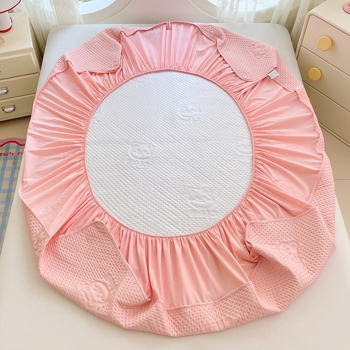 91家纺网 家纺一手货源 找家纺 三盛源 2025新款A类原棉夹棉防水床笠单件隔尿防滑床单席梦思防尘罩保护套爱豆熊系列 爱豆熊床笠-豆沙