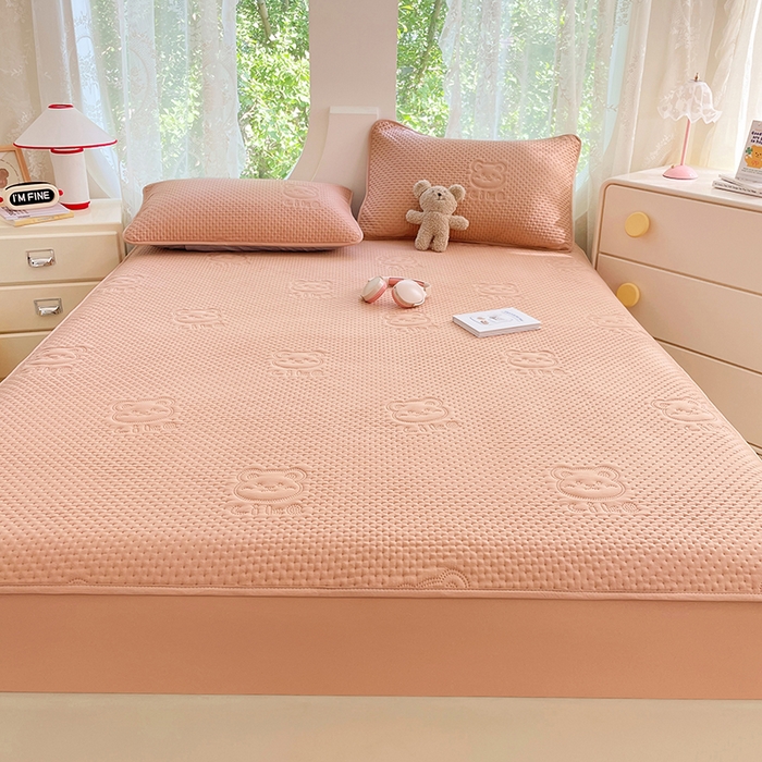 91家纺网 家纺一手货源 找家纺 三盛源 2025新款A类原棉夹棉防水床笠单件隔尿防滑床单席梦思防尘罩保护套爱豆熊系列 爱豆熊床笠-卡其