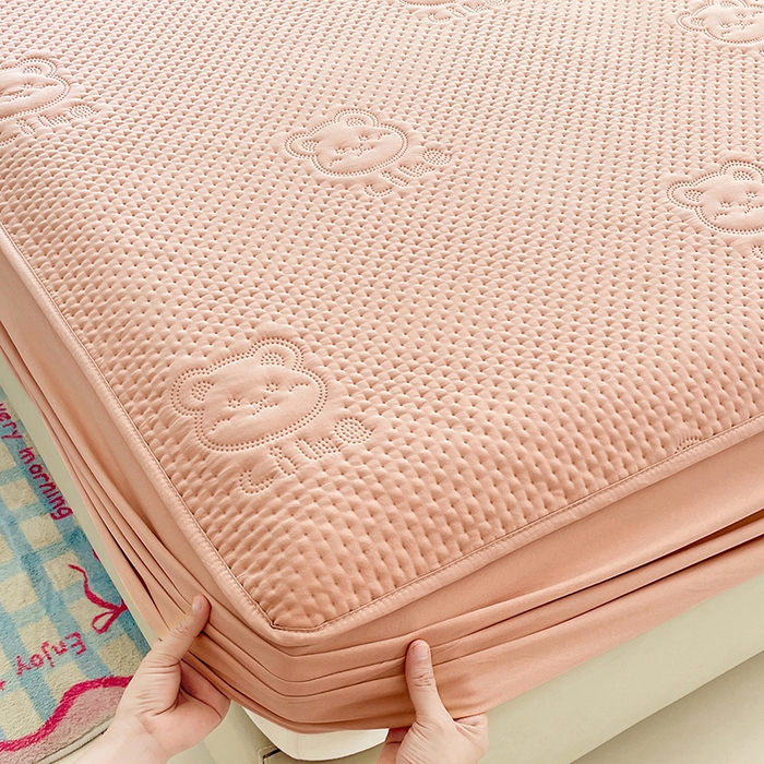 91家纺网 家纺一手货源 找家纺 三盛源 2025新款A类原棉夹棉防水床笠单件隔尿防滑床单席梦思防尘罩保护套爱豆熊系列 爱豆熊床笠-卡其