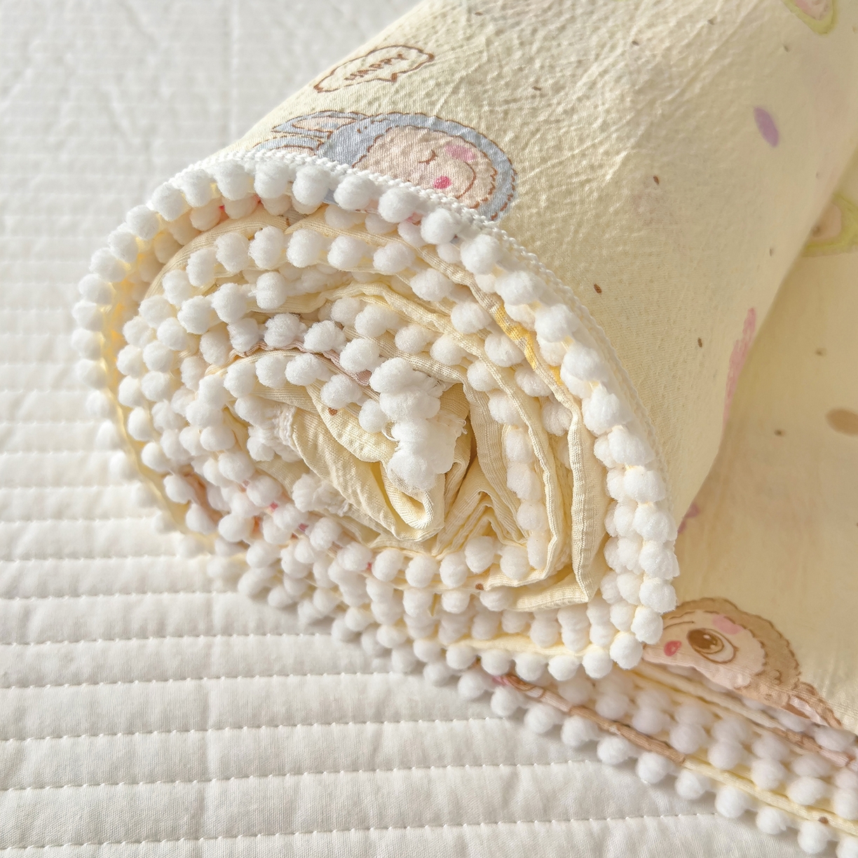 91家纺网 家纺一手货源 找家纺 三盛源 2025新款韩版碎花球球皱皱纱双层纱水洗棉单床单床单单件 暖黄萌灰