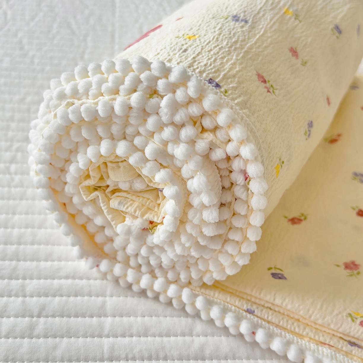 91家纺网 家纺一手货源 找家纺 三盛源 2025新款韩版碎花球球皱皱纱双层纱水洗棉单床单床单单件 樱甜小筑