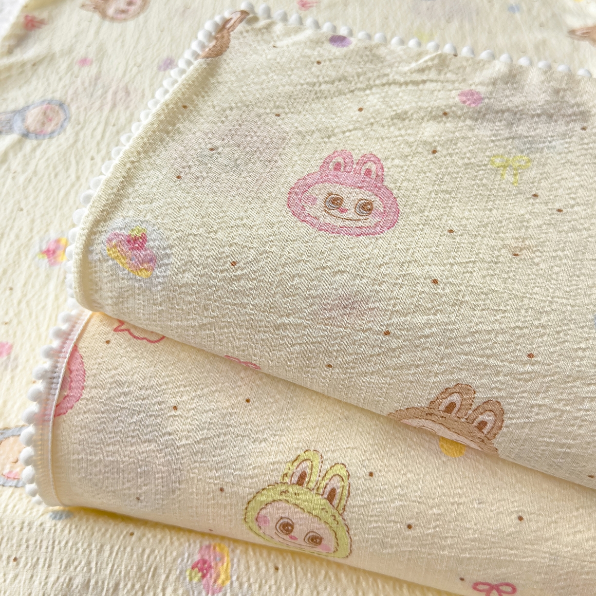 91家纺网 家纺一手货源 找家纺 三盛源 2025新款韩版碎花球球皱皱纱双层纱水洗棉单床单床单单件 暖黄萌灰