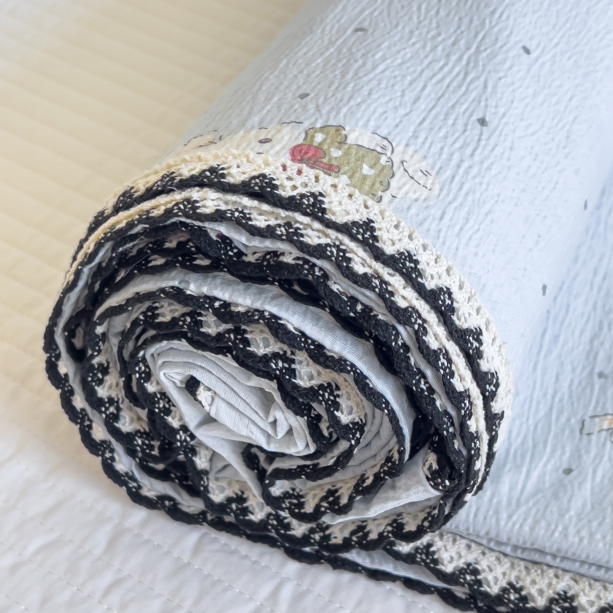 91家纺网 家纺一手货源 找家纺 （总）三盛源 2025新款韩版碎花皱皱双层纱镂空花边水洗棉单床单床单单件