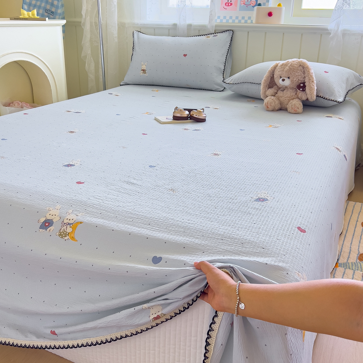 91家纺网 家纺一手货源 找家纺 三盛源 2025新款韩版碎花皱皱双层纱镂空花边水洗棉单床单床单单件 波点兔-蓝