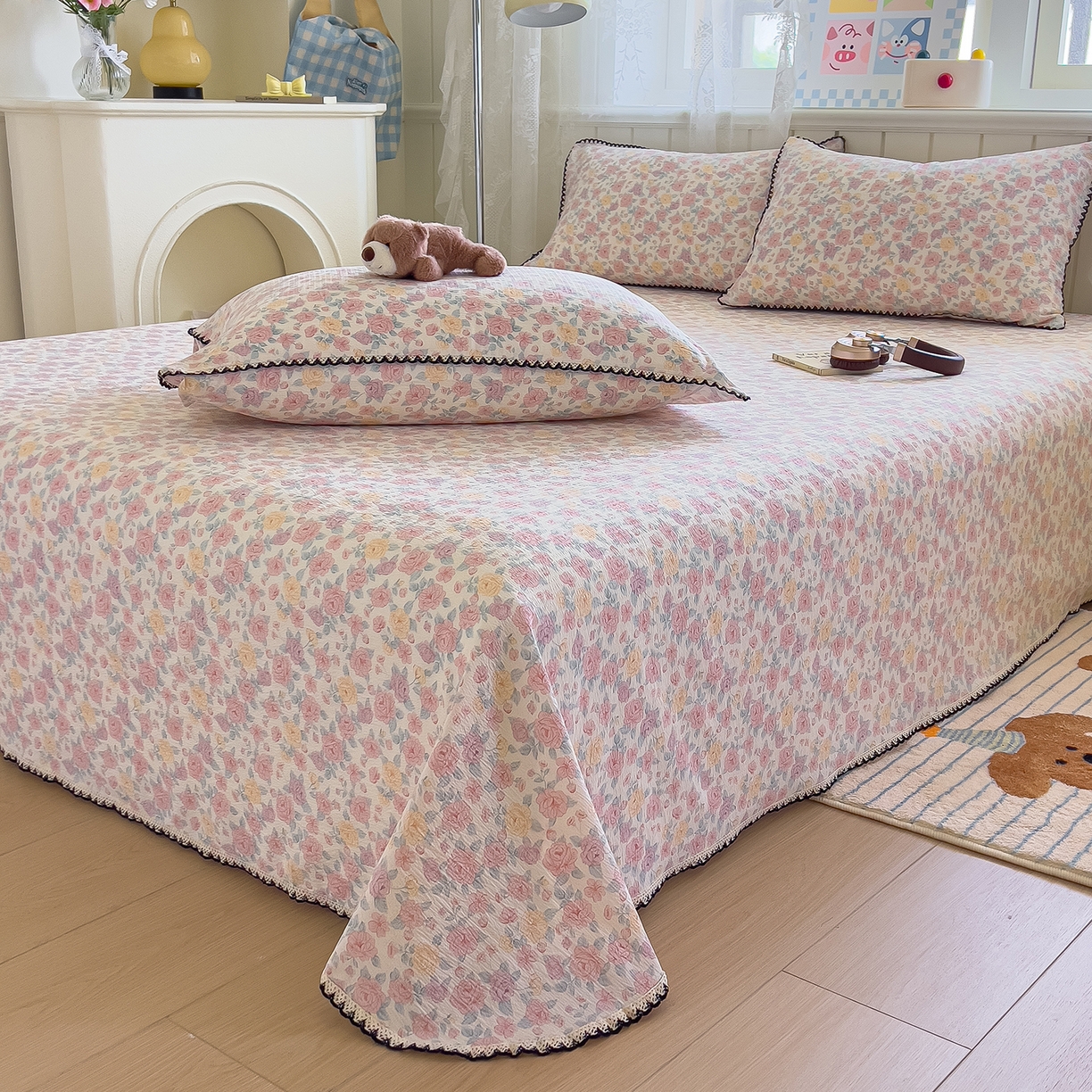 91家纺网 家纺一手货源 找家纺 三盛源 2025新款韩版碎花皱皱双层纱镂空花边水洗棉单床单床单单件 桃之妖妖