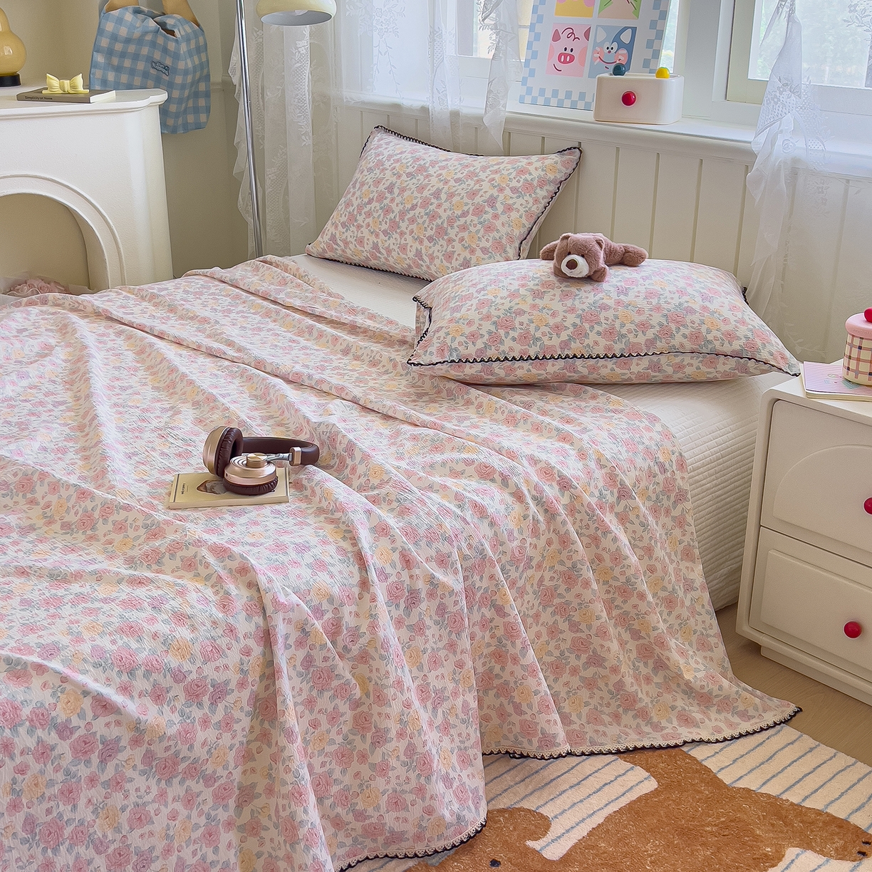 91家纺网 家纺一手货源 找家纺 三盛源 2025新款韩版碎花皱皱双层纱镂空花边水洗棉单床单床单单件 桃之妖妖