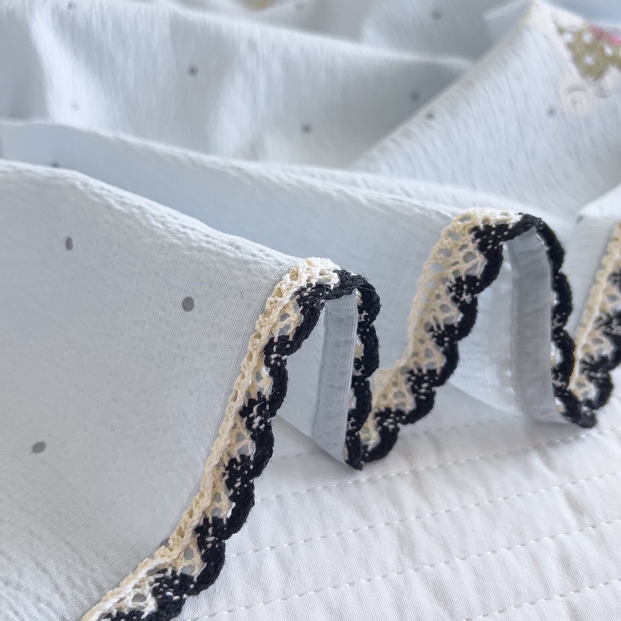 91家纺网 家纺一手货源 找家纺 三盛源 2025新款韩版碎花皱皱双层纱镂空花边水洗棉单床单床单单件 波点兔-蓝