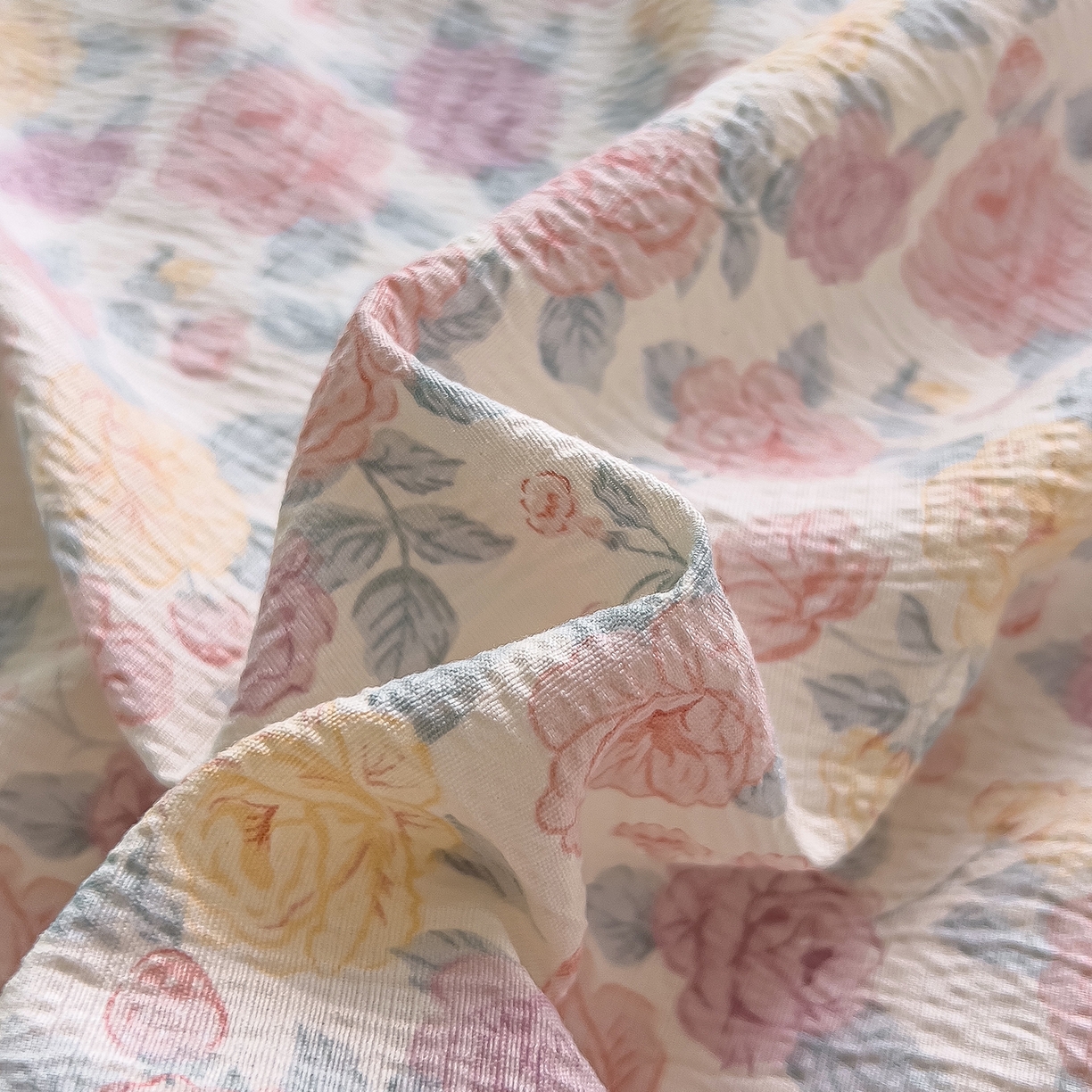 91家纺网 家纺一手货源 找家纺 三盛源 2025新款韩系小花卉镂空花边超柔皱皱双层纱水洗棉单被套被套单件 桃粉