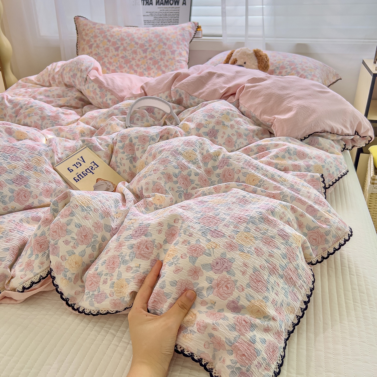 91家纺网 家纺一手货源 找家纺 三盛源 2025新款韩系小花卉镂空花边超柔皱皱双层纱水洗棉单被套被套单件 桃粉