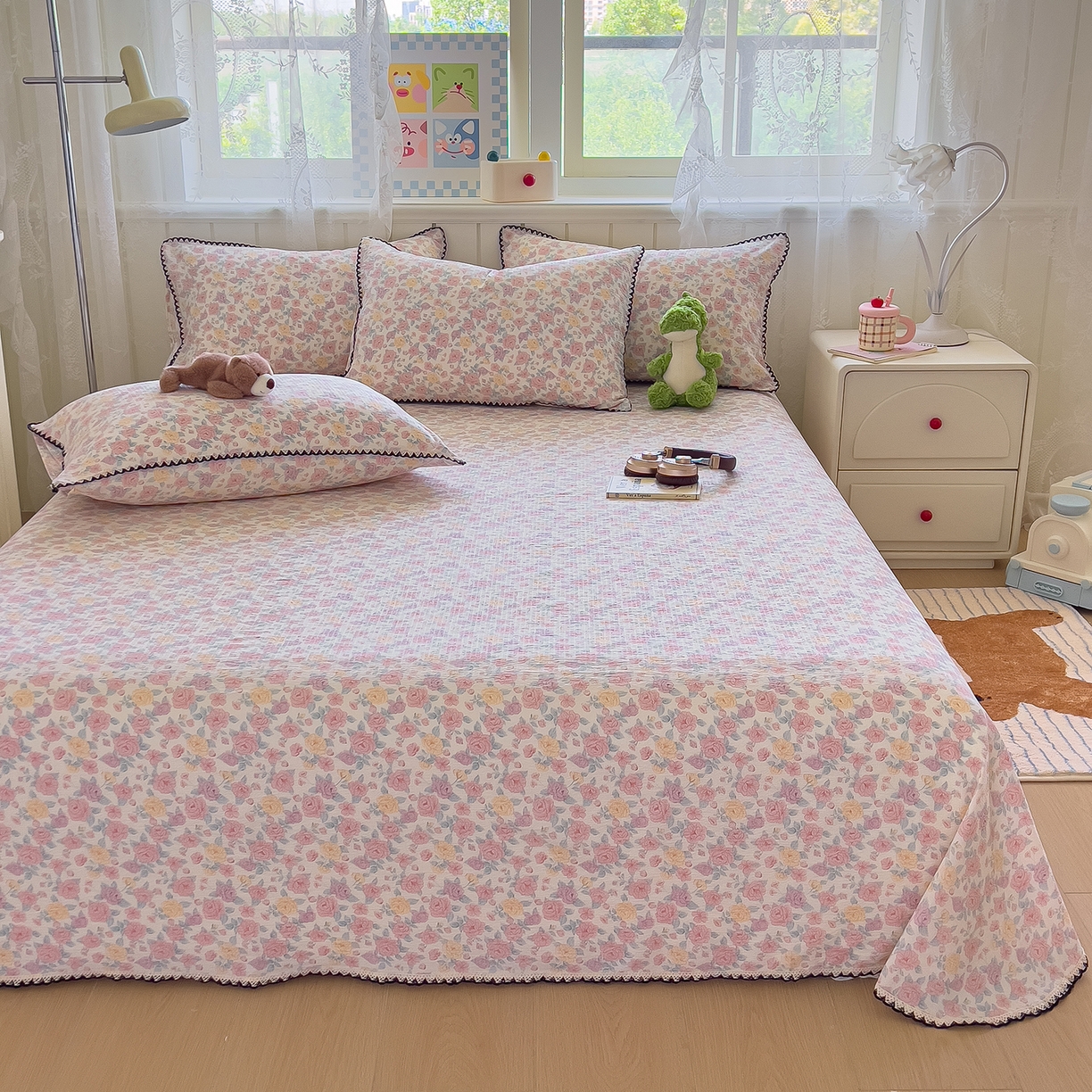 91家纺网 家纺一手货源 找家纺 三盛源 2025新款韩版碎花皱皱双层纱镂空花边水洗棉单床单床单单件 桃之妖妖